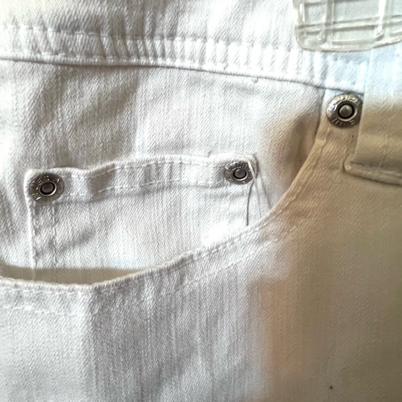 AVENUE Blue  
White Denim with Gold Embellishment
Sz 18 EUC - Picture 6 of 13